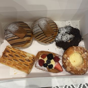 Paris Baguette - Donuts - Bakeries Near Me - Etobicoke, Ontario Paris Baguette - Donuts - Bakeries Near Me - Etobicoke, Ontario