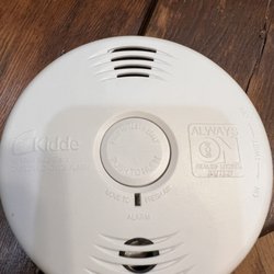 Liberty Property Management - Crappy item. 2 in 1 fire alarm and carbon monoxide!!! And guess what? There is no battery to change!