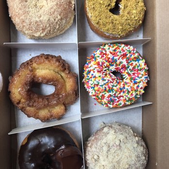 Do-Rite Donuts & Chicken - Cinnamon Crunch, Pistachio Meyer Lemon, Buttermilk Old Fashioned, Vanilla Cake, Valrhona Chocolate Cake, Blueberry Crumble - Donuts Near Me - Chicago, Illinois