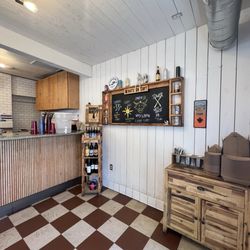 Smokin J's BBQ - Beer and wine