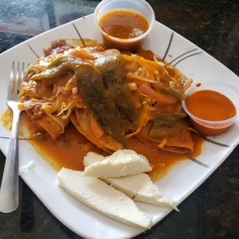 Efren's Mexican Restaurant - Nuevo platillo 3 deliciosos tacos con papas y carnitas ahogados en su rica salsa y cebolla en escabeche, dos rajas de chile poblano - Mexican Near Me - Santa Maria, California