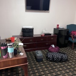 Route 66 Inn - Excuse our stuff but this is the other side of this huge room with the fridge and microwave