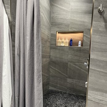 Hot 8 Yoga - Clean Showers - Barre Classes Near Me - Culver City, California