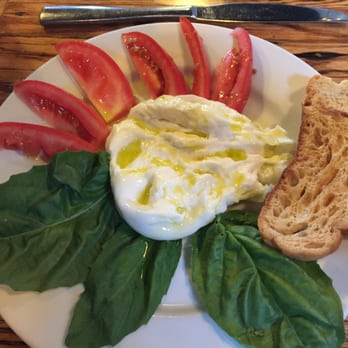 il vecchio - Burrata alla panna - fresh cream mozzarella, tomatoes, fresh basil, olive oil - Italian Near Me - Pacific Grove, California