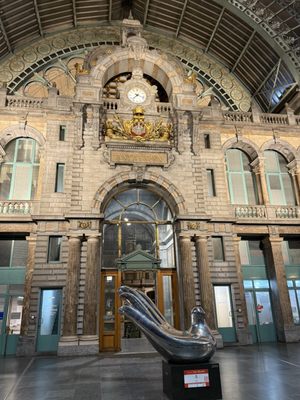 Antwerpen-Centraal station by null
