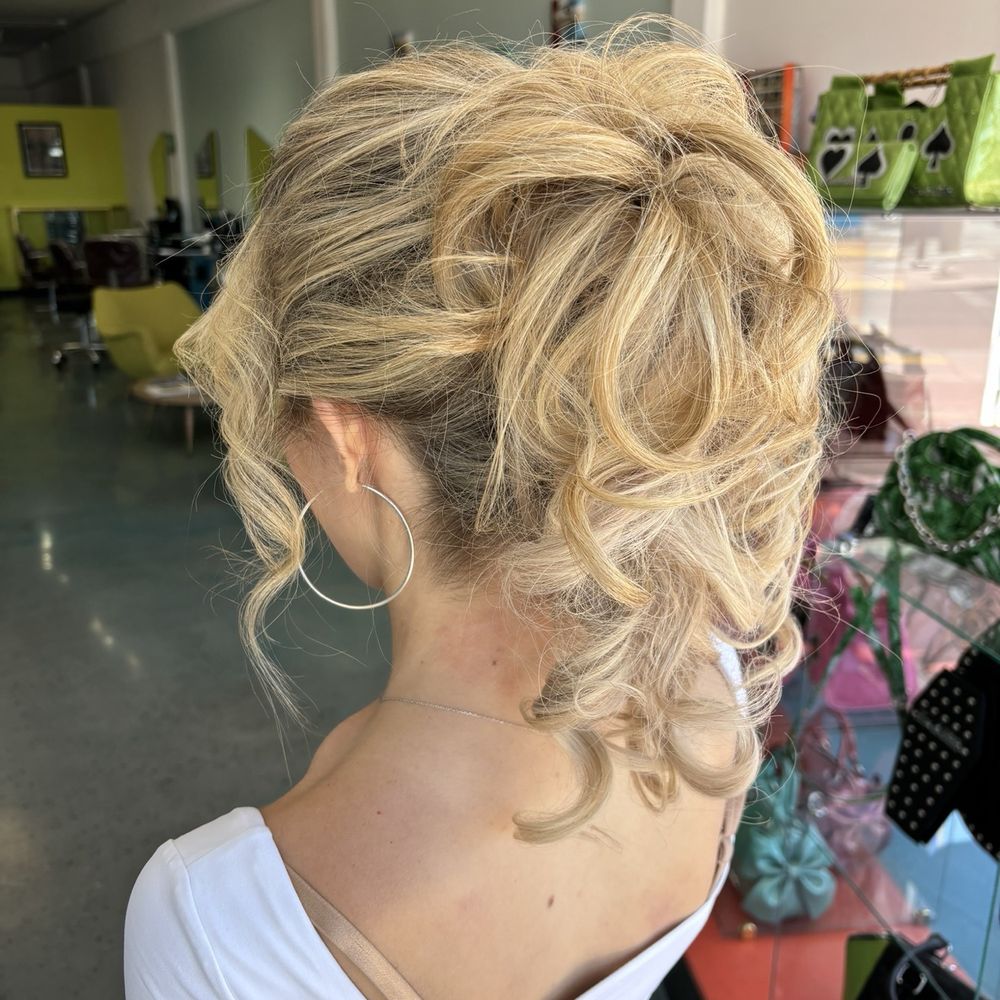 Atomic Style Lounge - Ponytail by Karri - Hair Salons Near Me - Las Vegas, Nevada Atomic Style Lounge - Ponytail by Karri - Hair Salons Near Me - Las Vegas, Nevada