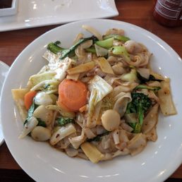Spicy Flat Rice Noodle Tofu