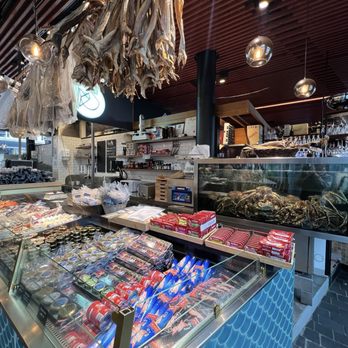 Fish Me - Display case - Sushi Bars Near Me - Bergen, 12