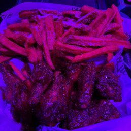 LouWill Lemon Pepper Chicken Wings with Sweet Potato Fries LouWill Lemon Pepper Chicken Wings with Sweet Potato Fries