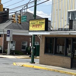 Original Italian Pizza - OIP outside from parking lot.