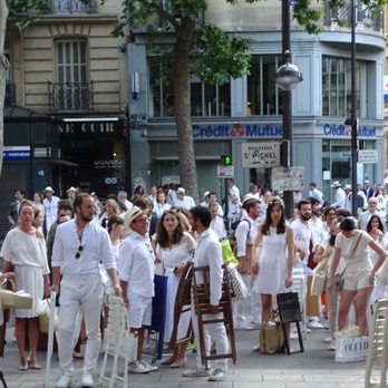 Le Panthéon - 2017 the secret White Dinner ... how lovely and what a great idea - Landmarks & Historical Buildings Near Me - Paris, 75 Le Panthéon - 2017 the secret White Dinner ... how lovely and what a great idea - Landmarks & Historical Buildings Near Me - Paris, 75