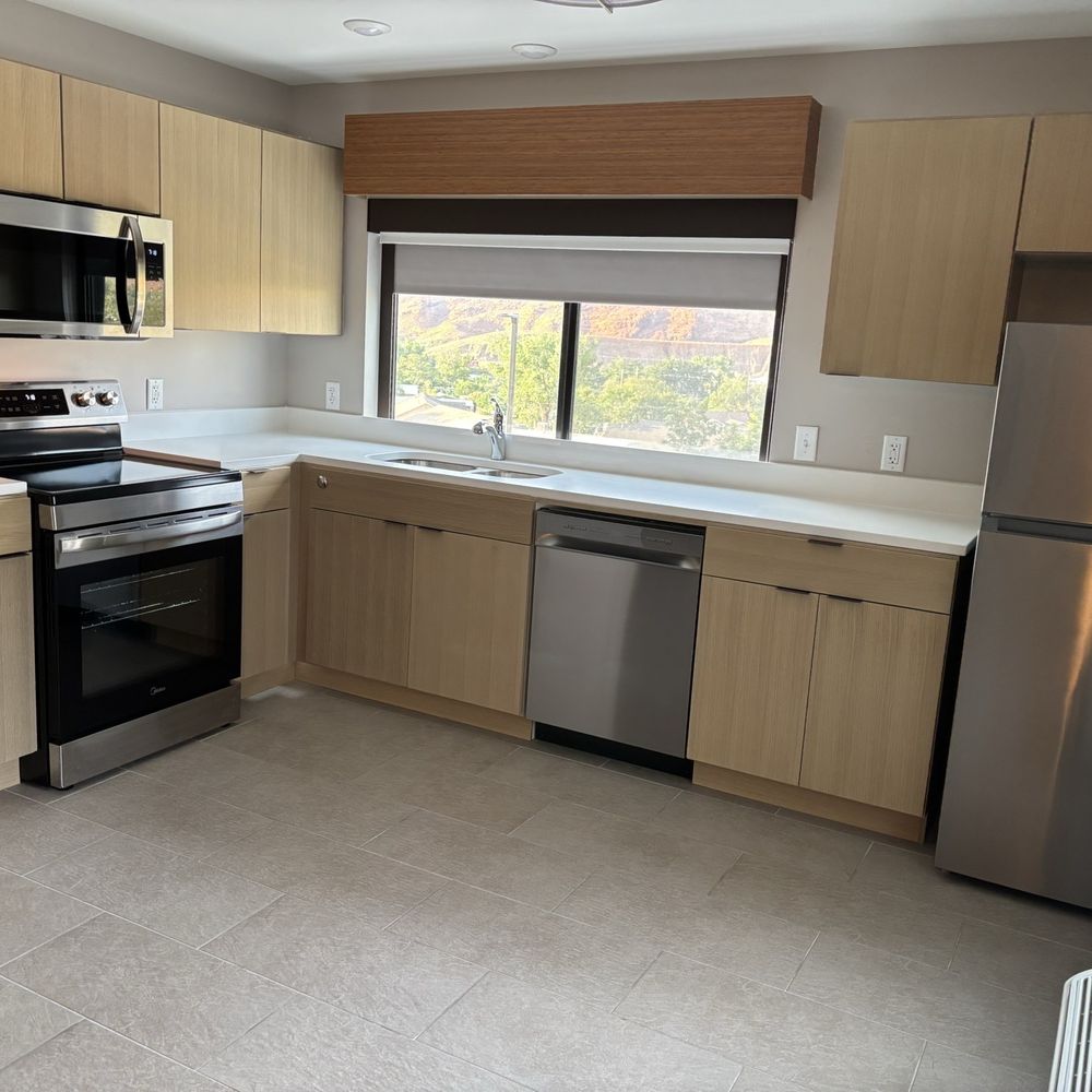 Voco Moab - Kitchen - Hotels Near Me - Moab, Utah Voco Moab - Kitchen - Hotels Near Me - Moab, Utah