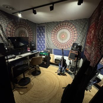 Bootlegger Guitar - Recording Editing Mastering - Guitar Stores Near Me - Redondo Beach, California Bootlegger Guitar - Recording Editing Mastering - Guitar Stores Near Me - Redondo Beach, California