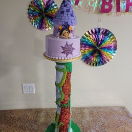 A Rapunzel birthday cake! A Rapunzel birthday cake!