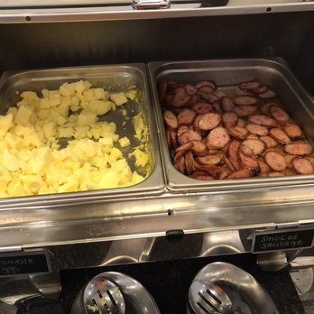 Hampton Inn Marion - Scrambled eggs and sausages - Hotels Near Me - Marion, Arkansas