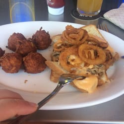 Mallory's Restaurant & Rooftop Bar - Mallory Q with Tots