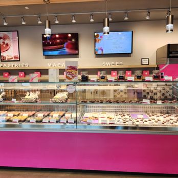 Le Macaron French Pastries - Patisserie/Cake Shop Near Me - Oak Brook, Illinois