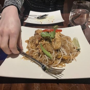 Soontorn Bahn Thai - Pad thai chicken - Thai Near Me - Oakville, Ontario Soontorn Bahn Thai - Pad thai chicken - Thai Near Me - Oakville, Ontario