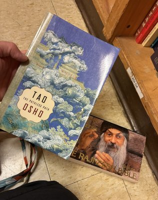 Moe's Books by null