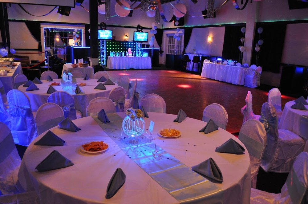 FAIRFIELD MANOR’S VELVET LOUNGE Updated October 2024 17 Gloria Ln