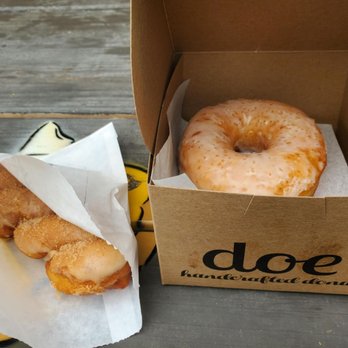 Doe Donuts - Brown butter snickerdoodle twist and salted vanilla bean donut - Donuts Near Me - Portland, Oregon