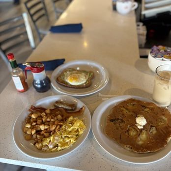 Reveille Coffeehouse Cafe - Breakfast & Brunch Near Me - Alpharetta, Georgia