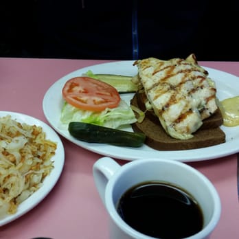 Uncle Bill's Diner - Grilled Chicken on pumpernickel - Diners Near Me - Roselle, Illinois