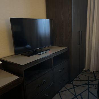 Embassy Suites by Hilton Seattle Bellevue - Bedroom TV - Hotels Near Me - Bellevue, Washington Embassy Suites by Hilton Seattle Bellevue - Bedroom TV - Hotels Near Me - Bellevue, Washington