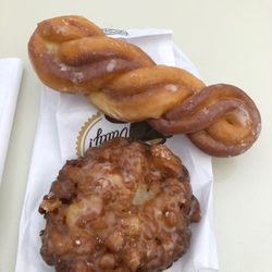 Great crunchy-juicy apple fritter.
