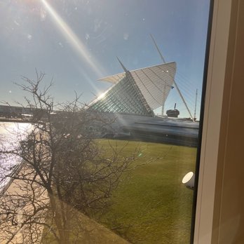 Milwaukee Art Museum - Art Museums Near Me - Milwaukee, Wisconsin