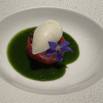Quintonil - Blue fin tuna, aguachile de brassicas, wasabi ice cream, pickled watermelon radish, mustard leaves - Mexican Near Me - Ciudad de México, DIF