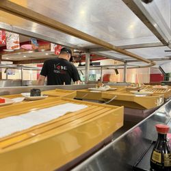 Kobe Sushi Buffet - Revolving sushi boats