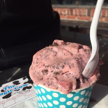 The Magic Cow - Strawberry Skydive - strawberry ice cream mixed in with Oreos, sliced strawberries and chocolate sauce. It was tasty. - Ice Cream & Frozen Yogurt Near Me - Davie, Florida The Magic Cow - Strawberry Skydive - strawberry ice cream mixed in with Oreos, sliced strawberries and chocolate sauce. It was tasty. - Ice Cream & Frozen Yogurt Near Me - Davie, Florida
