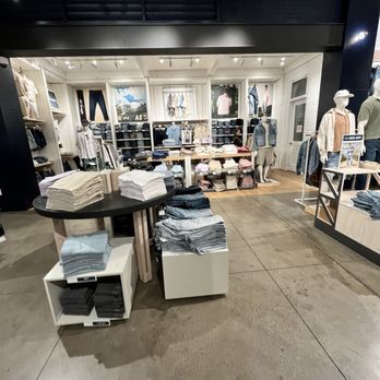 American Eagle Outfitters - Women's Clothing Near Me - New York, New York
