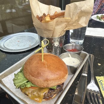 Beardslee Public House - cheeseburger - Breweries Near Me - Bothell, Washington Beardslee Public House - cheeseburger - Breweries Near Me - Bothell, Washington