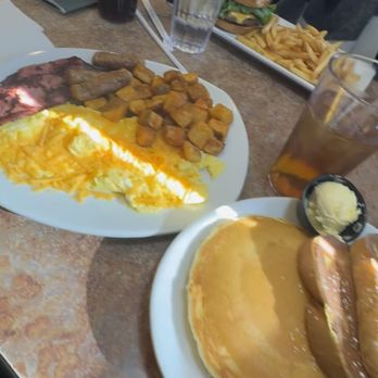 Perkins Restaurant & Bakery - Pancakes, home fries, turkey bacon, turkey sausage, egg and cheese - American Near Me - Staten Island, New York Perkins Restaurant & Bakery - Pancakes, home fries, turkey bacon, turkey sausage, egg and cheese - American Near Me - Staten Island, New York