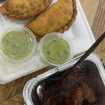 Las Olas Cafe - Empanadas plátanos maduros - Cuban Near Me - Miami Beach, Florida