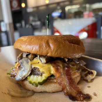 Flippin Burger - Flippin Burger with bacon and mushrooms - Burgers Near Me - San Francisco, California Flippin Burger - Flippin Burger with bacon and mushrooms - Burgers Near Me - San Francisco, California