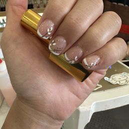 I have an engagement photoshoot next week and Lynn did an absolutely amazing job getting my nails ready for it :) thank you ! I have an engagement photoshoot next week and Lynn did an absolutely amazing job getting my nails ready for it :) thank you !