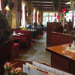 Altstadt-Cafe - Innenansicht. Alles etwas altbacken, aber völlig in Ordnung.