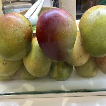 Mang Biche Mia - a display of mangoes - Specialty Food Near Me - Sunrise, Florida