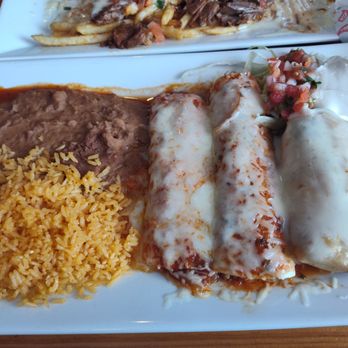 Chilanguita Mexican Kitchen - 3 item combo with beef enchilada, chicken burrito and chicken chimichanga. - New Mexican Cuisine Near Me - Saint Louis, Missouri Chilanguita Mexican Kitchen - 3 item combo with beef enchilada, chicken burrito and chicken chimichanga. - New Mexican Cuisine Near Me - Saint Louis, Missouri