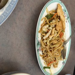 Golden Harvest Chinese Restaurant - Chicken LoMein