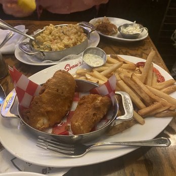 Shaw's Crab House - Fried fish and Lobster Mac and cheese - Seafood Near Me - Chicago, Illinois Shaw's Crab House - Fried fish and Lobster Mac and cheese - Seafood Near Me - Chicago, Illinois