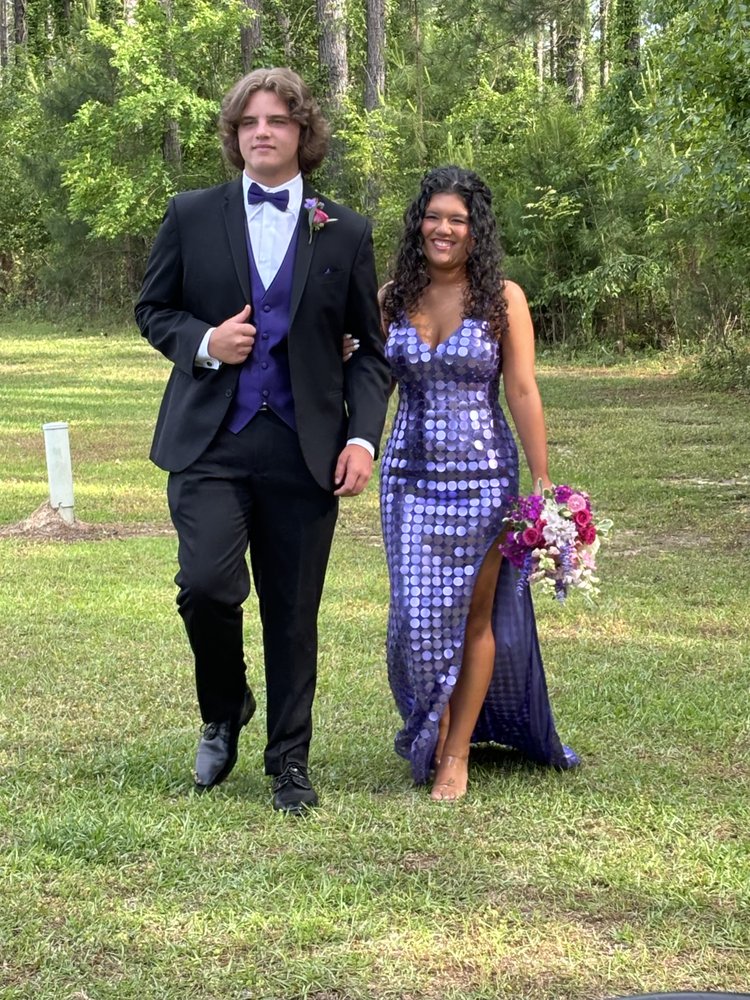 Looking Good Fashions Logo