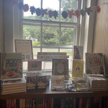 Hickory Stick Bookshop - Gilmore Girls display - Bookstores Near Me - Washington, Connecticut Hickory Stick Bookshop - Gilmore Girls display - Bookstores Near Me - Washington, Connecticut