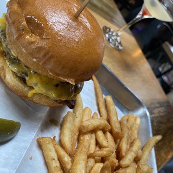 Woodburn Brewing - Burger with fries! - Breweries Near Me - Cincinnati, Ohio Woodburn Brewing - Burger with fries! - Breweries Near Me - Cincinnati, Ohio