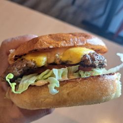 MOOYAH Burgers, Fries & Shakes - Mooyah Cheeseburger