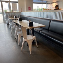 Aloha Poke - Seating