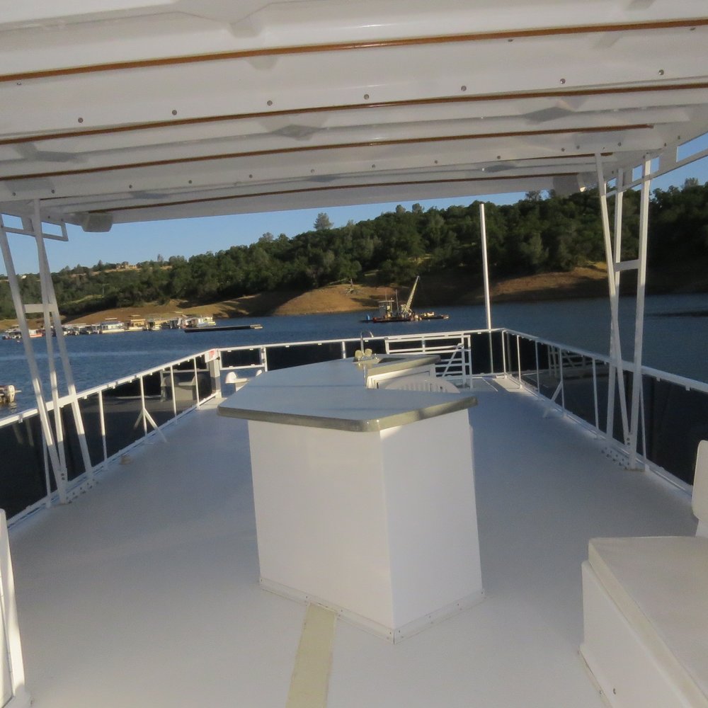 Lake Oroville Marina - Second level of 60-foot Eagle. Wet bar. Credit Barbara L Steinberg - Marinas Near Me - Paradise, California